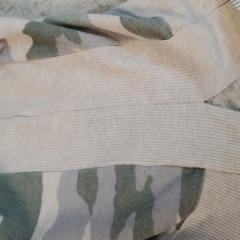 Aerie Light Camo Oversized Sweatshirt XS - Picture 14 of 16